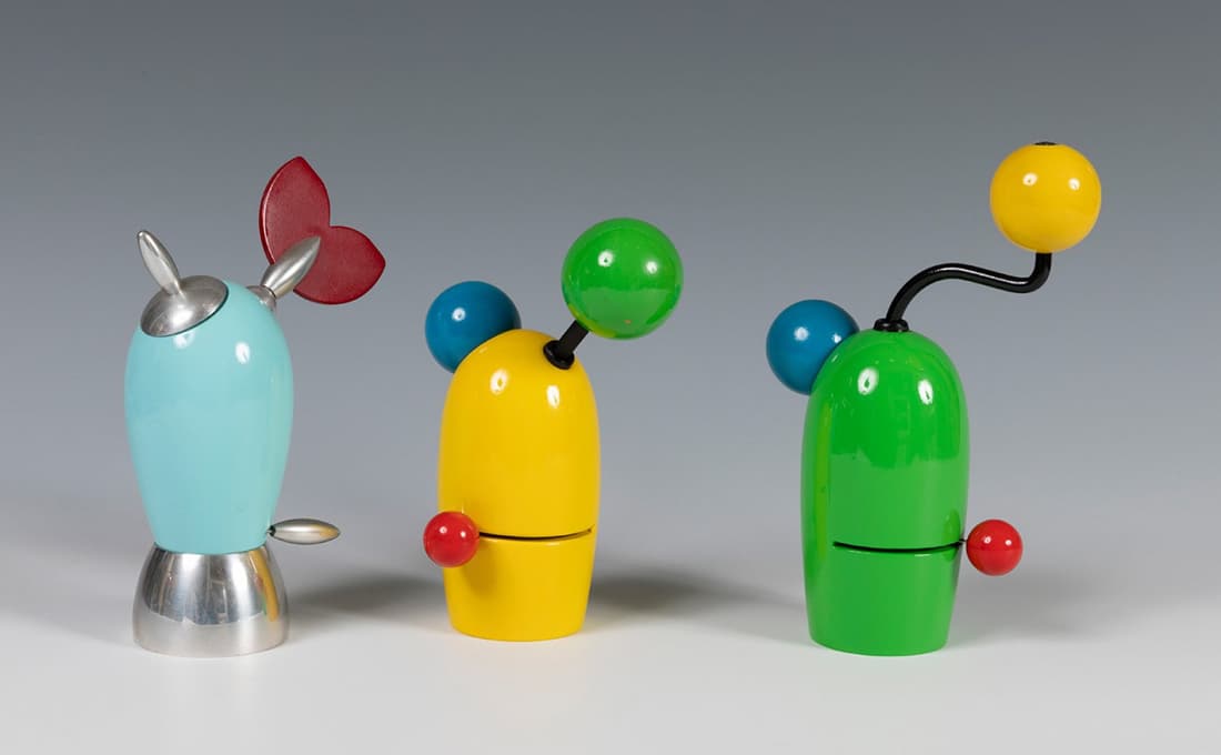 JACK MANKIEWICZ for Ad Hoc. â€œChioccoâ€ pepper shakers. Painted wood and metal. They keep their: JACK MANKIEWICZ for Ad Hoc. Pepper shakers "Chiocco". Painted wood and metal. Preserved in their boxes. They have stamps on the base. Measurements: 20 cm (height of the largest). Set formed by three g