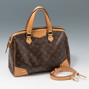 LOUIS VUITTON. Retiro CastaÃ±o bag. In monogram canvas and decorative details in brown leather. Gold: LOUIS VUITTON. Chestnut Retreat Bag. In monogram canvas and decorative details in brown leather. Gold hardware. Short non-adjustable handles. Zip closure. Removable shoulder strap. With marks of use.