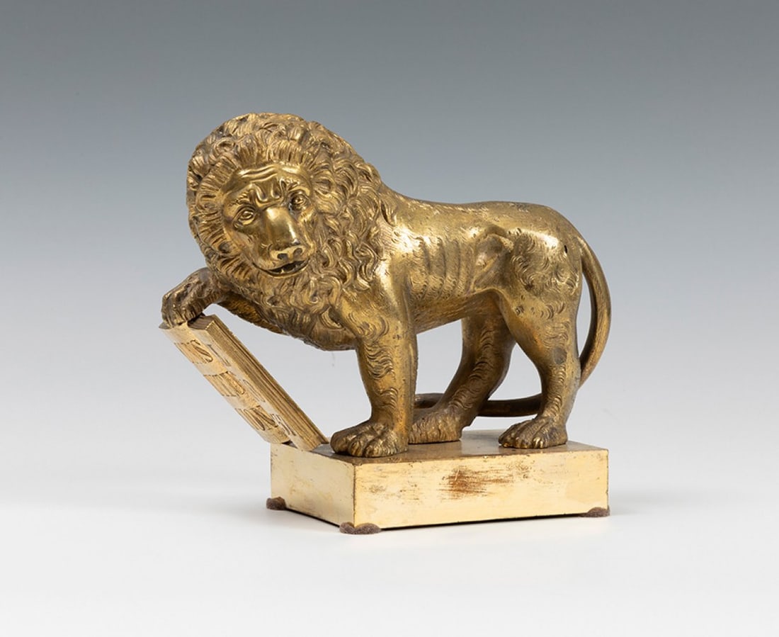 Spanish school of the second third of the XIX century.  "Lion".  Chiseled bronze and gilded with (1 of 4)