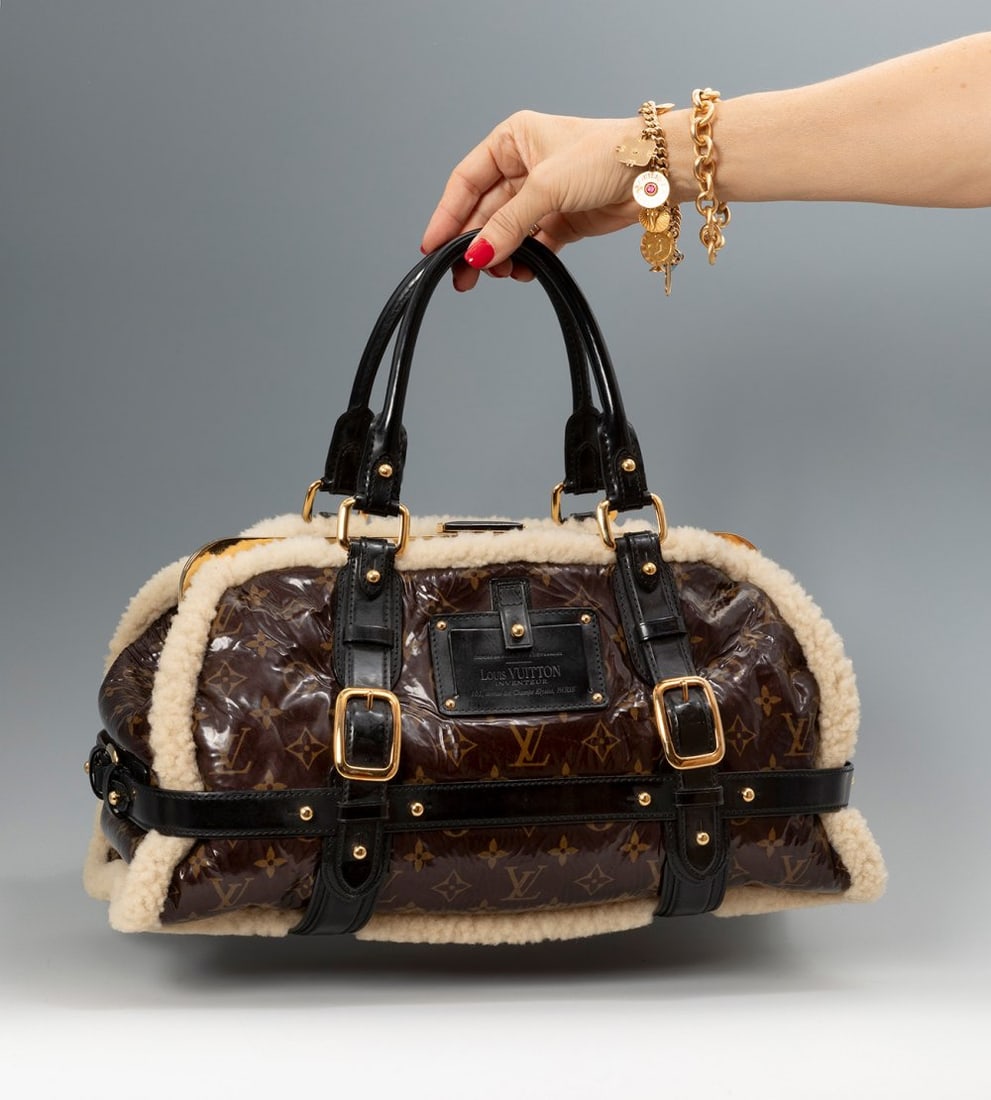 LOUIS VUITTON. Thunder Shearling Tote Kisslock handbag. Limited edition. (1 of 7)