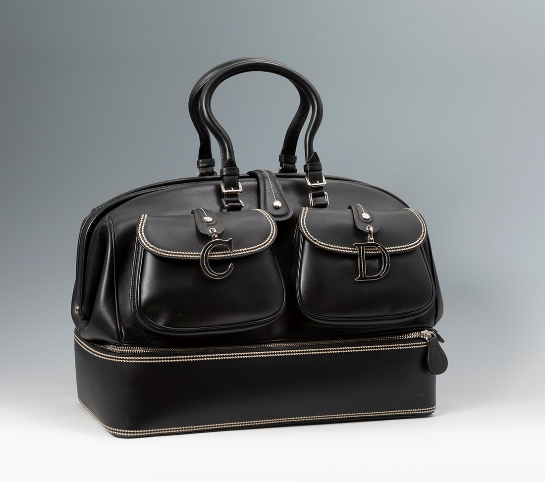 DIOR. Detective Large bag. I: DIOR. Detective Large Bag. This bag designed by John Galliano for Christian Dior from the Spring Summer 2005 Ready-to-Wear collection is made of fine black leather with distinctive white stitching. Sh