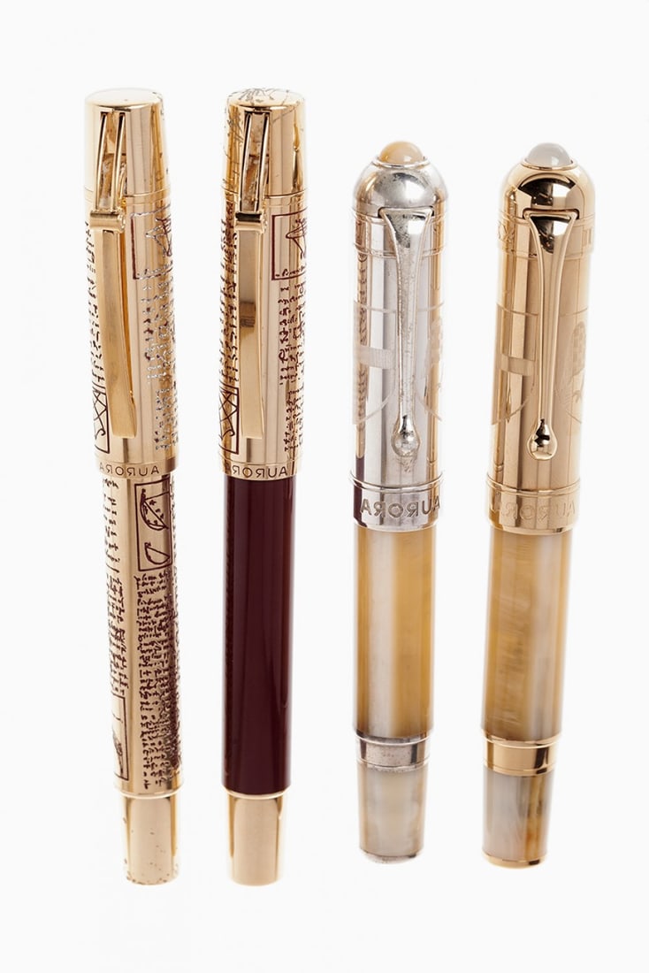 AURORA â€œDA VINCIâ€ and "THE POPE" FOUNTAIN PENS. Resin bodies and gold plaquÃ©. 18 kt gold nib. (1 of 4)