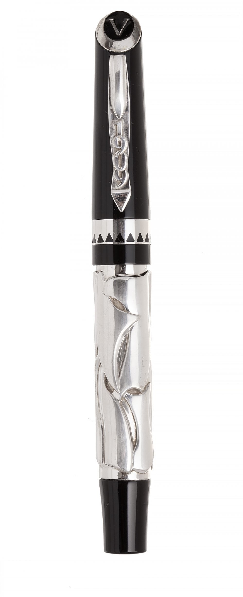 VISCONTI â€œVALLECHI 1909â€ FOUNTAIN PEN. Body in black and silver resin. Limited edition. Issue (1 of 4)