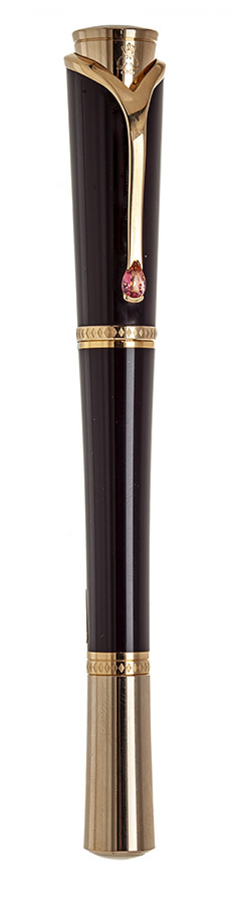 MONTBLANC PRINCESSE GRACE OF MONACO FOUNTAIN PEN. Body in purple resin and details in 18 kt rose: MONTBLANC PRINCESSE GRACE OF MONACO FOUNTAIN PEN. Barrel in purple resin and details in 18 Kts. rose gold, nib in 18 Kts. gold and 750 ml. silver. Nib in 18 kts. gold and silver 750 mls. F-point. Scre