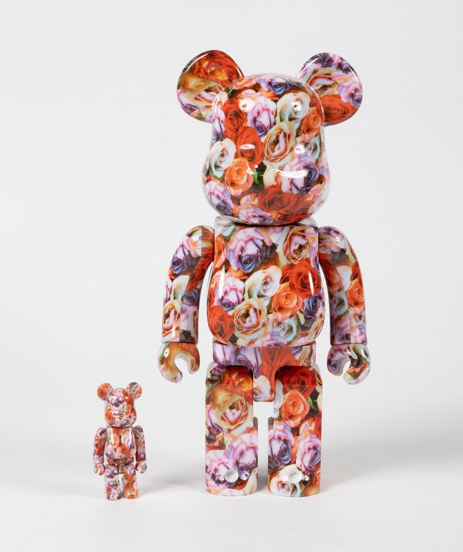 MIKA NINAGAWA (Tokyo, 1972). "Rose Flower". 400% & 100% Be@rbrick.: MIKA NINAGAWA (Tokyo, 1972). "Rose Flower". 400% & 100% Be@rbrick. Floral print. Produced by Medicom Toy. In original box. In good condition. Measurements: 28 cm and 7 cm (Toys); 30 x 20 x 12 cm (box