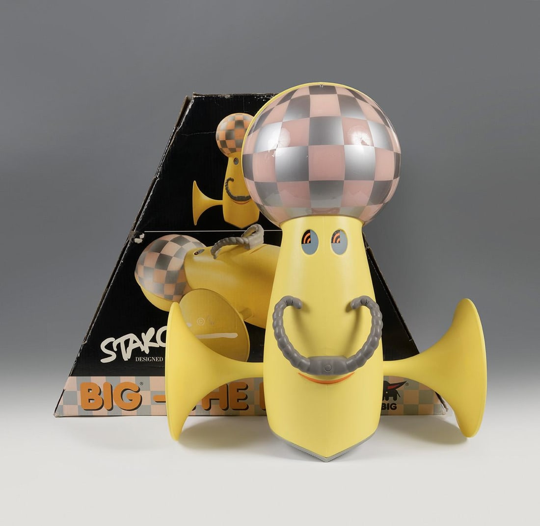 PHILIPPE STARCK (Paris, 1949) for BIG. "The face toy".1990. In original box.: PHILIPPE STARCK (Paris, 1949) for BIG. "The face toy".1990. Plastic, yellow color. In original box. In good condition. Measurements: 50 x 61 x 77 cm. Children's toy designed by Philippe Starck for the