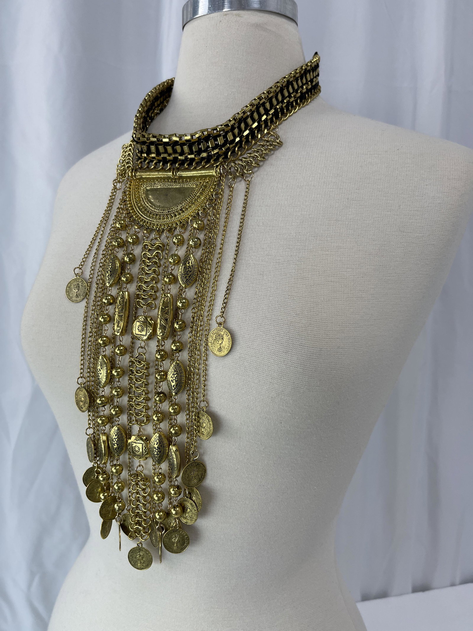Golden Choker With 12 Drop Necklace Asseccory: Choker with drops