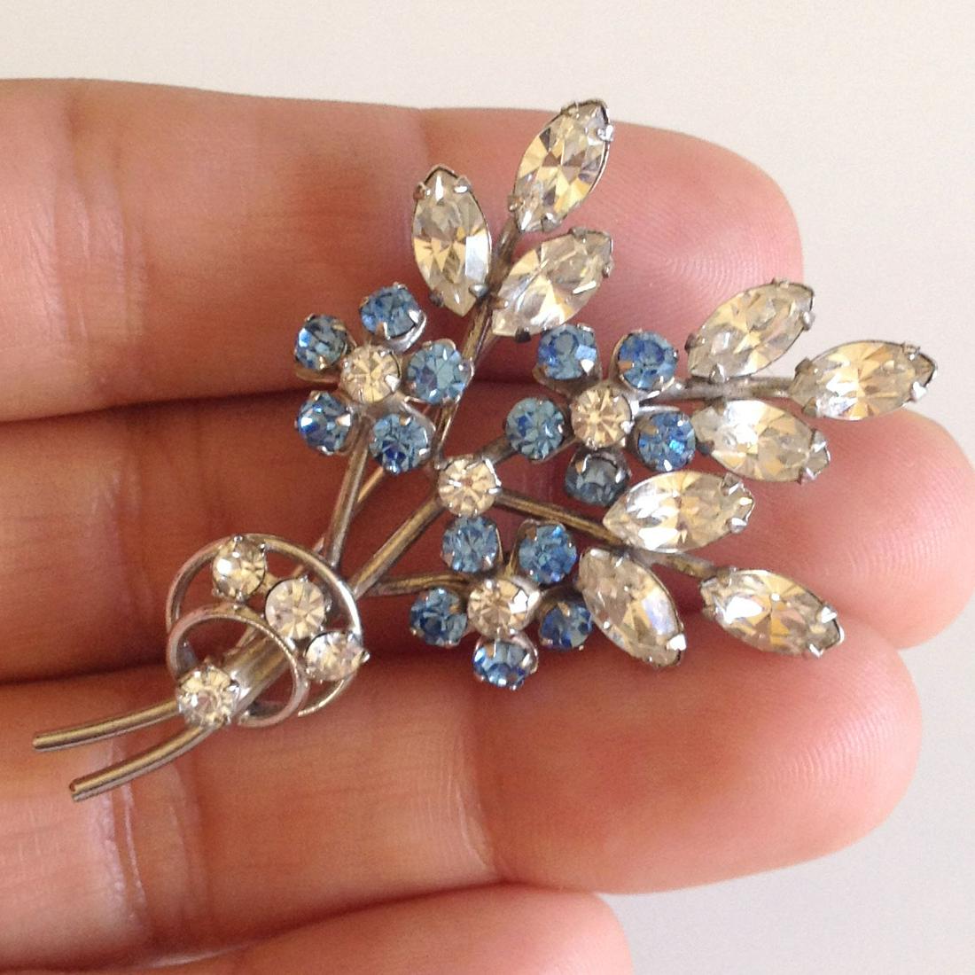 CARL ART: Vintage sterling silver Flower brooch, signed (1 of 3)