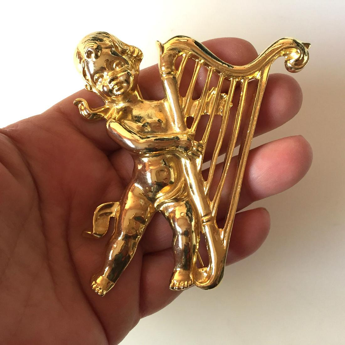 VC Vintage gold tone Harp and Cherub Angel large brooch (1 of 3)