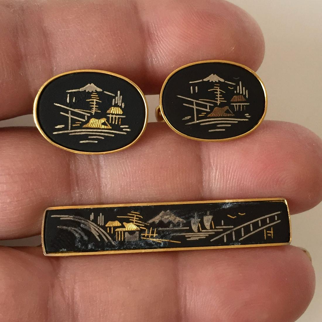 Vintage gold tone cufflinks and tie clip set (1 of 4)