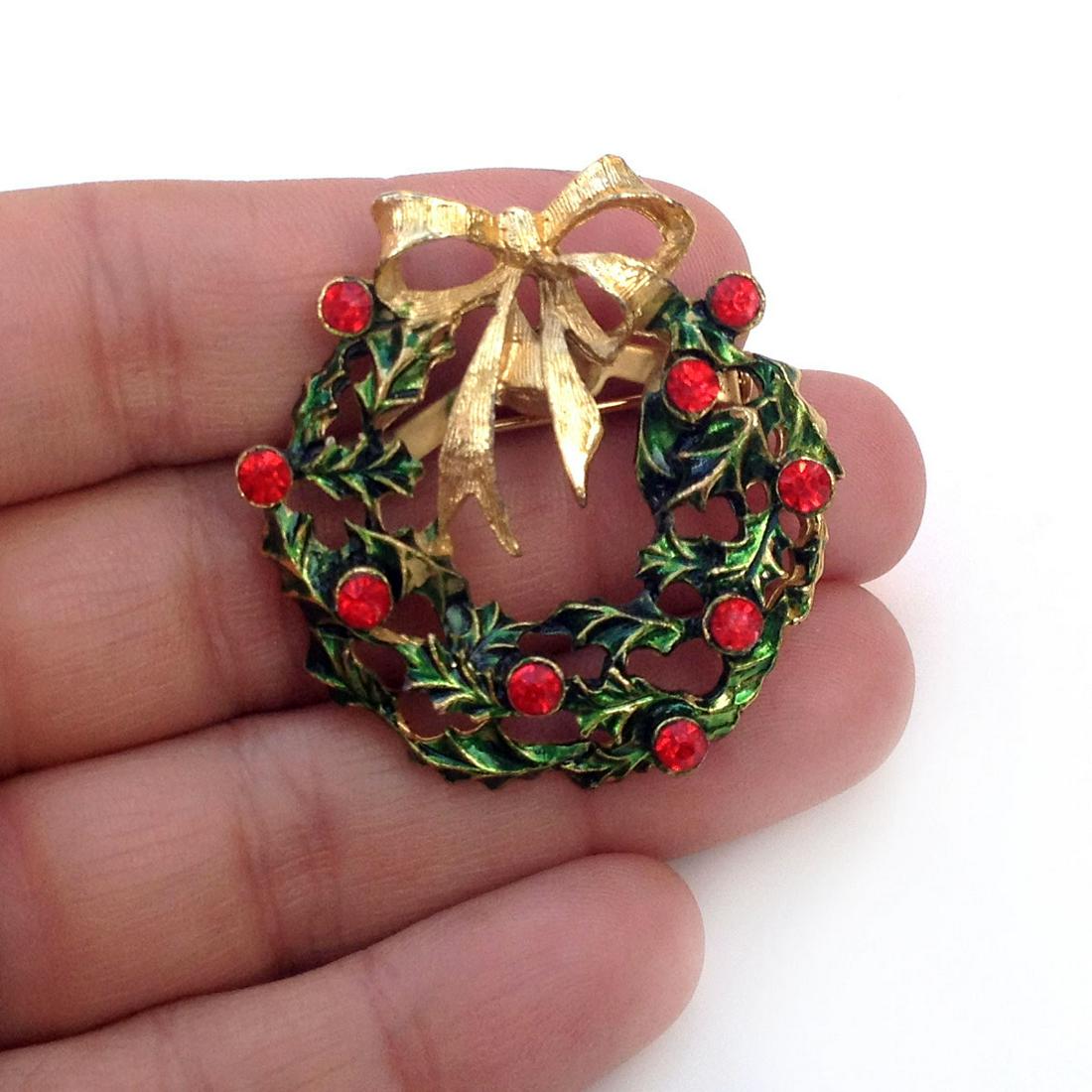 Vintage gold tone Christmas Wreath brooch with enamel (1 of 3)