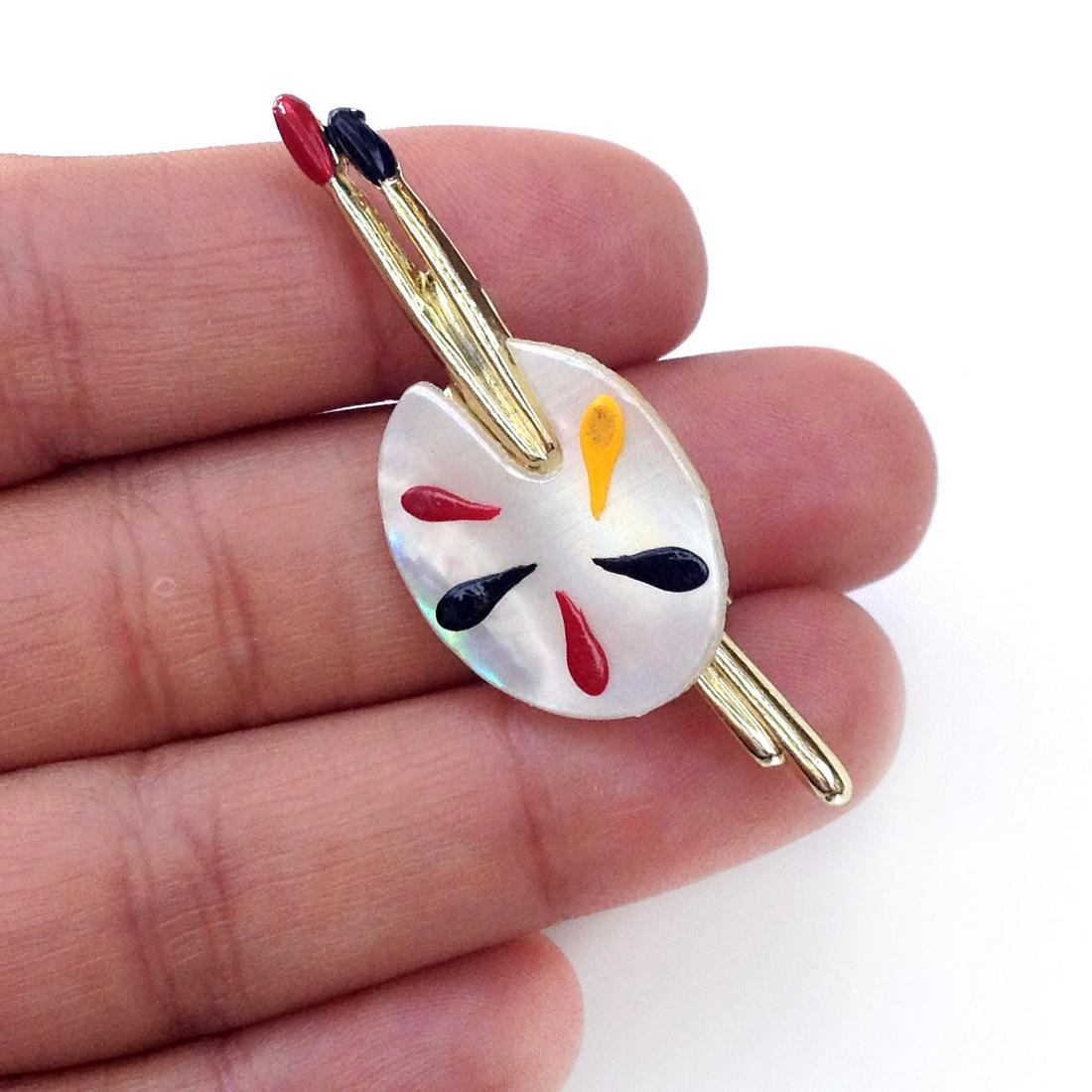 Vintage gold tone MOP Paint palette brooch with enamel (1 of 3)