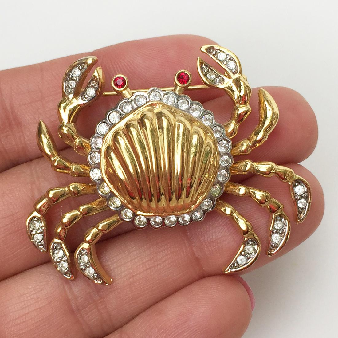 Vintage gold tone clear and red crystals Crab brooch (1 of 3)