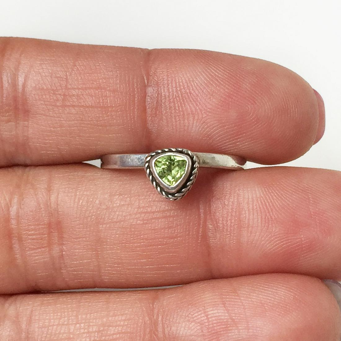 Sterling silver faceted peridot color crystal ring: Sterling silver faceted peridot color crystal ring, size 6 3/4 inches. Weight 1.96 grams. No hallmark, tested 925. Condition very good.