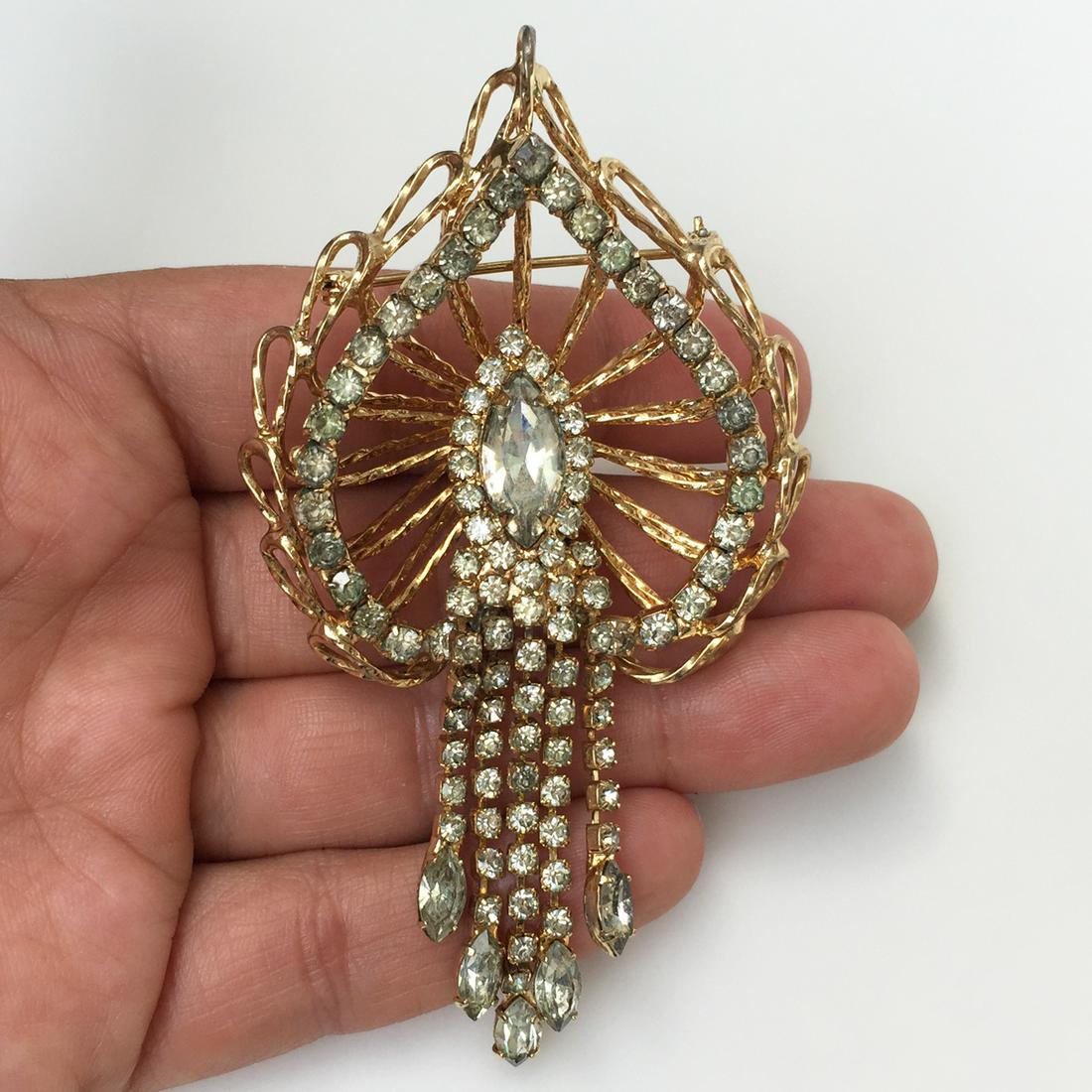 Vintage gold tone crystals heart brooch pendant (1 of 3)