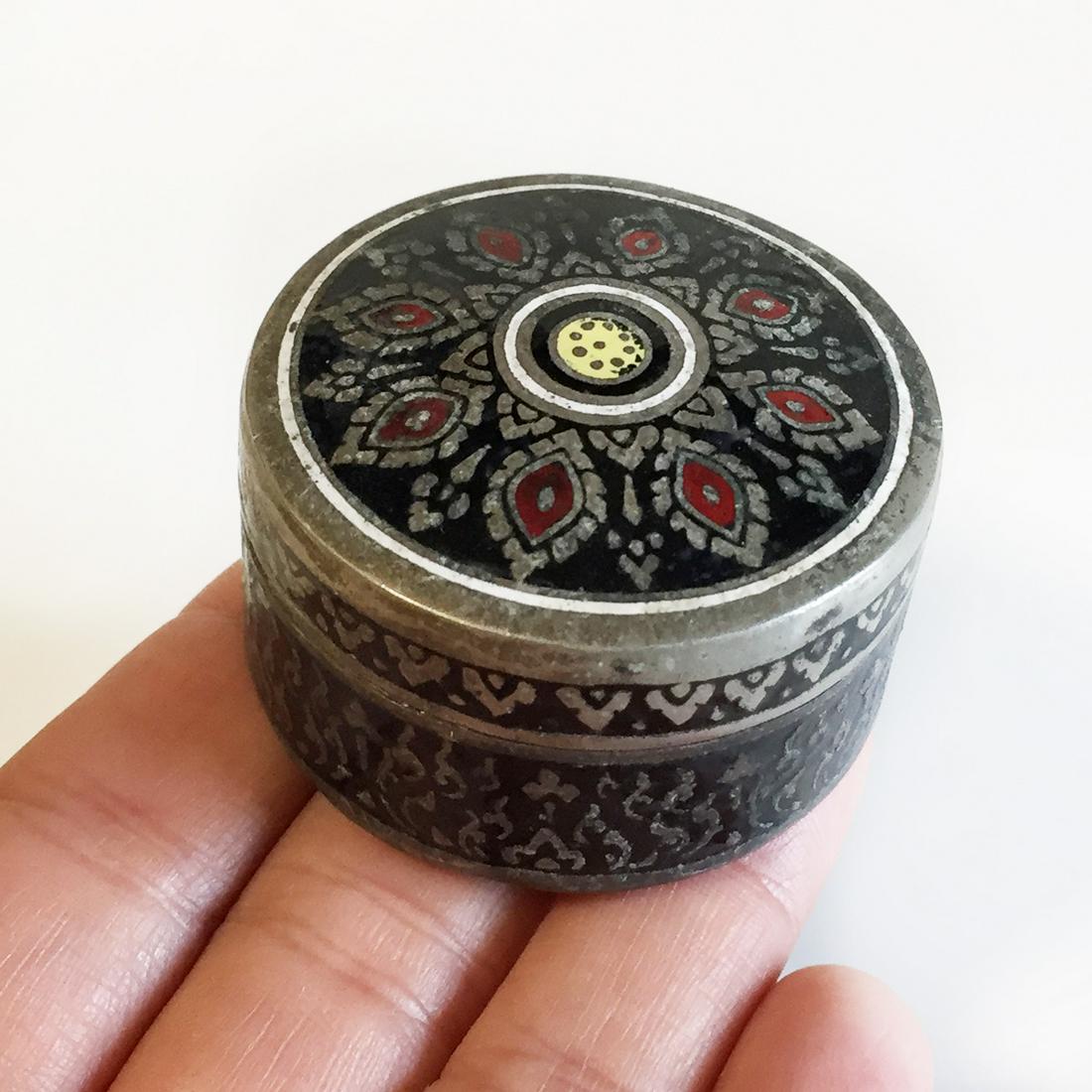 Silver tone enamel round trinket jewelry box (1 of 6)