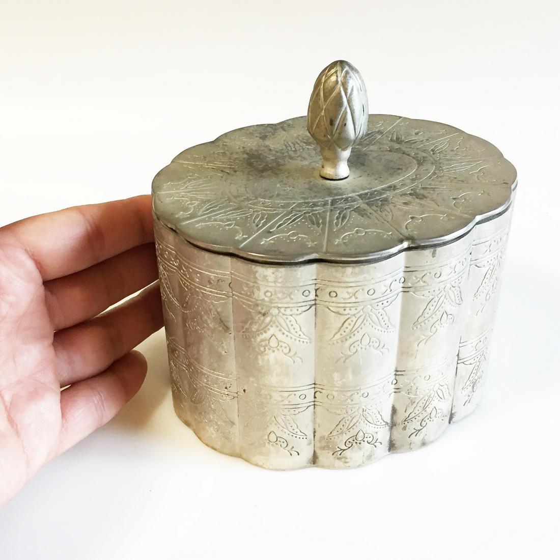 Silver tone matte finish scalloped oval vanity box (1 of 8)