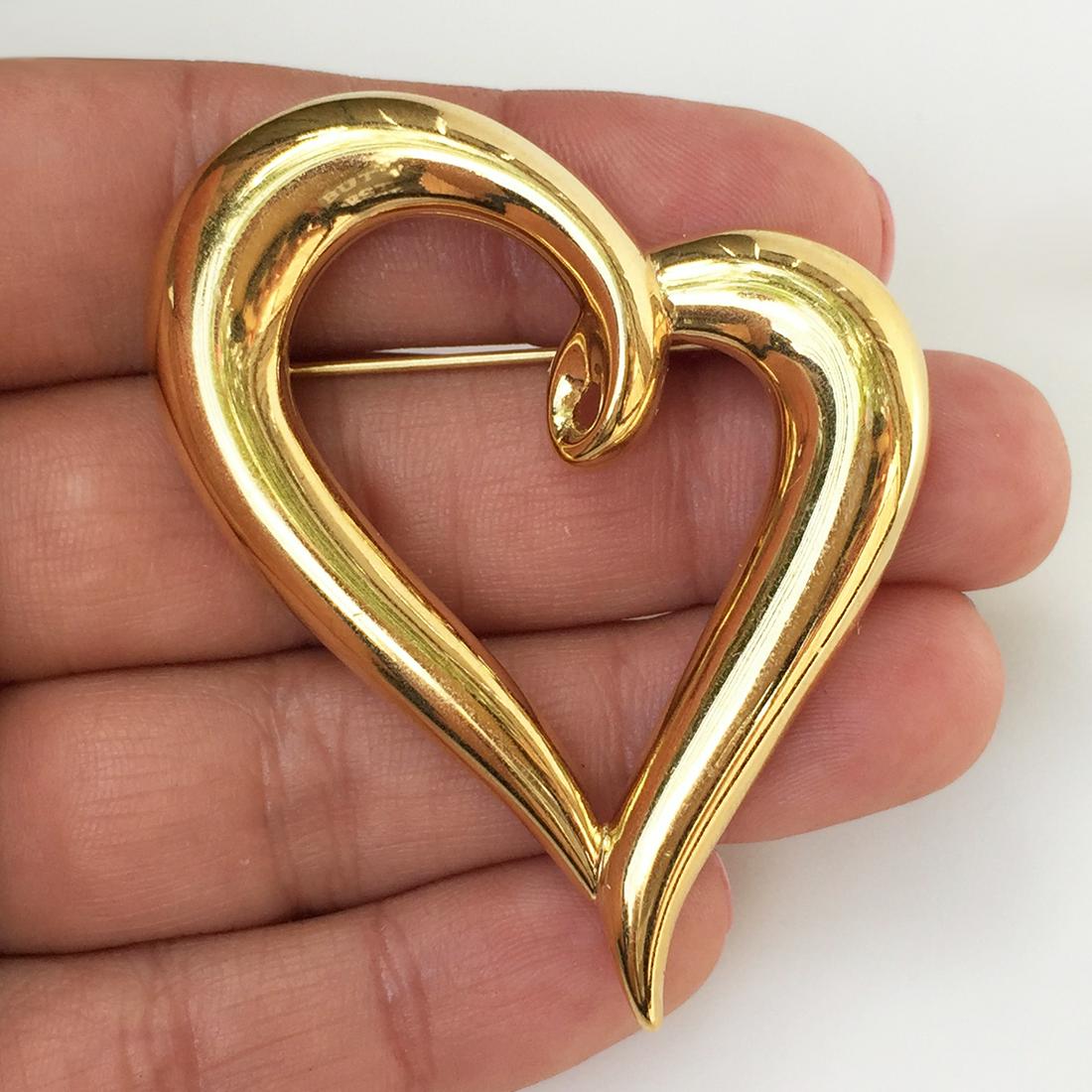 Gold tone shiny finish Heart shape brooch (1 of 3)