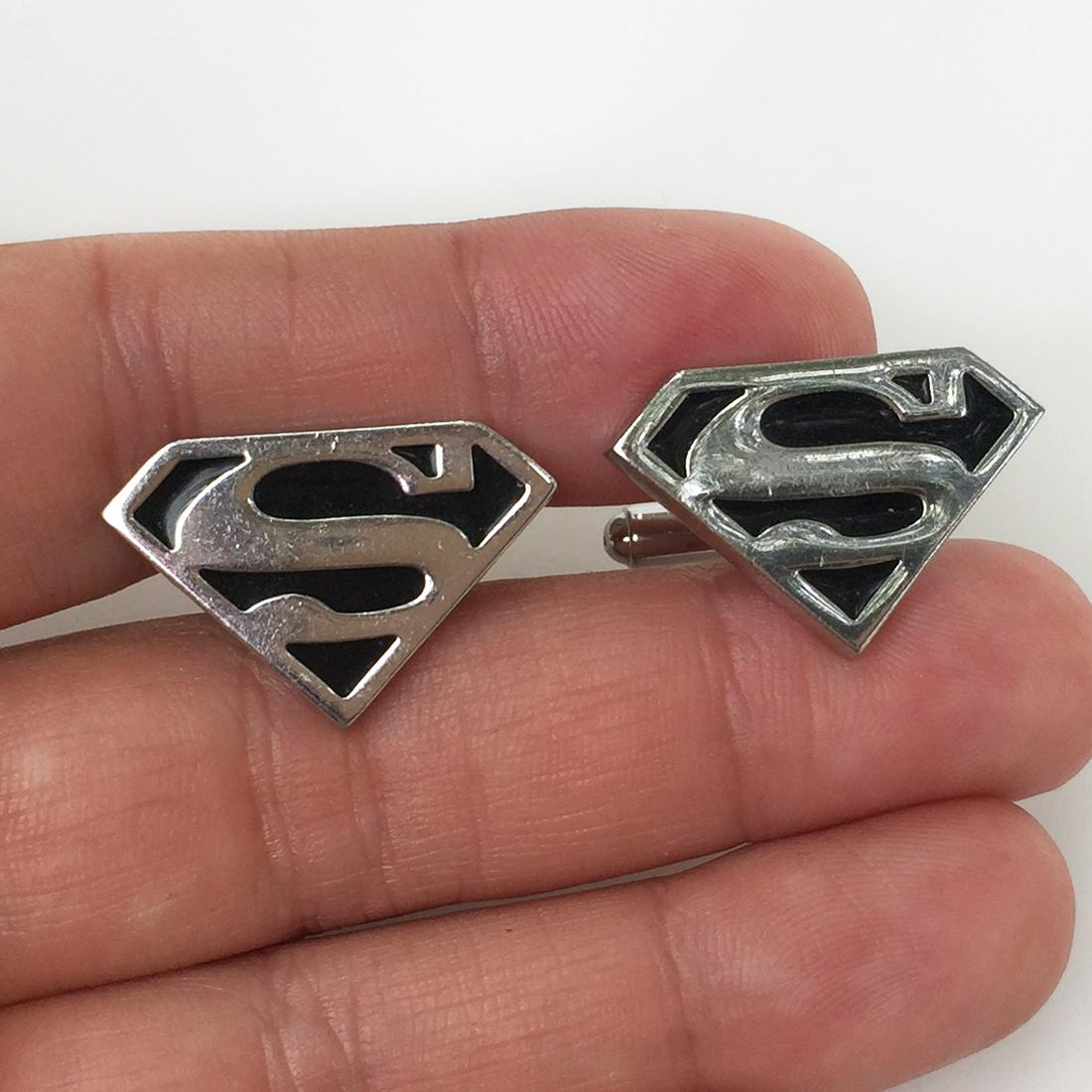 Silver tone enamel Superman Logo cufflinks (1 of 8)