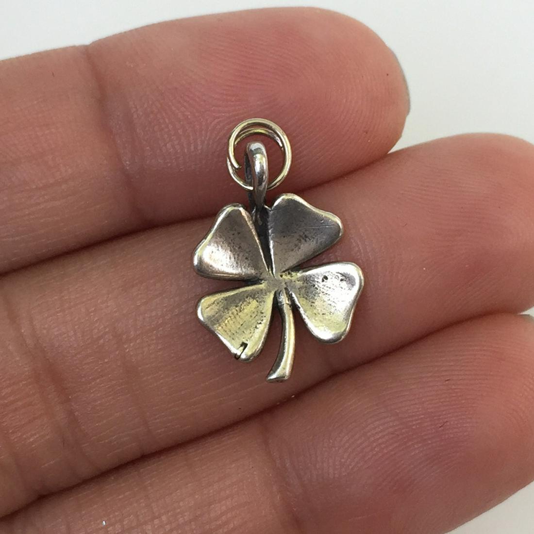 Vintage sterling silver Lucky Clover charm pendant: Vintage sterling silver Lucky Clover charm pendant. Weight 1.31 grams. Hallmarked Ster. Length 7/8 inches with bail. Condition good.