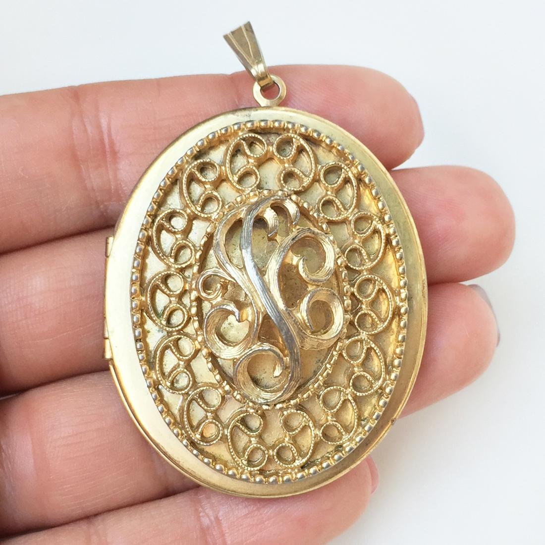 Gold tone textured finish oval shape locket pendant (1 of 4)
