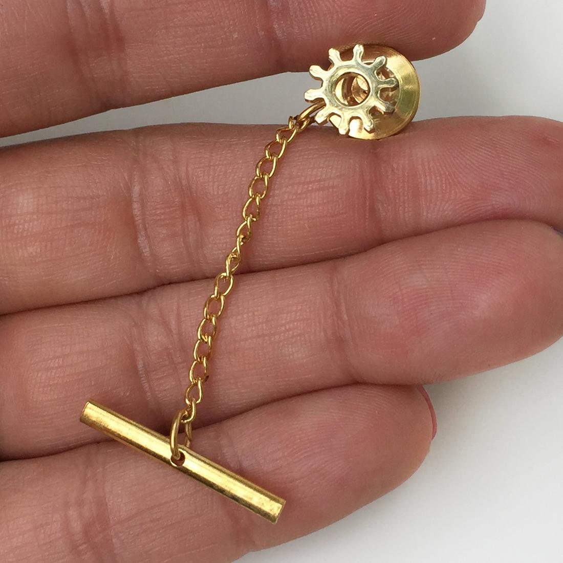 Gold tone Gear Sun shape tie pin (1 of 4)