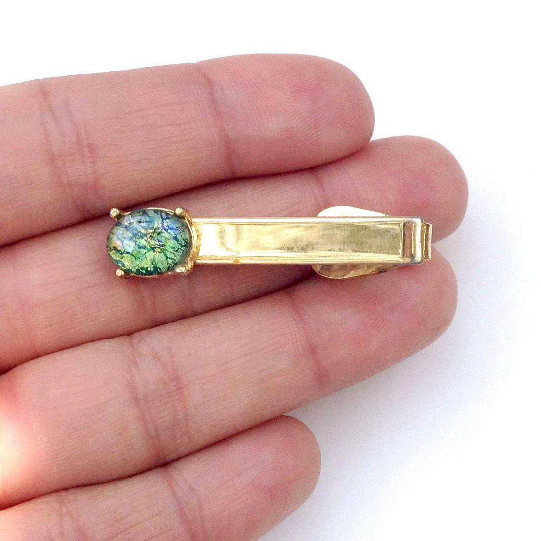 Vintage gold tone green foil oval tie bar clasp: Vintage gold tone green foil oval cabochon tie bar clasp. Length 1 1/2 inches. Condition very good.