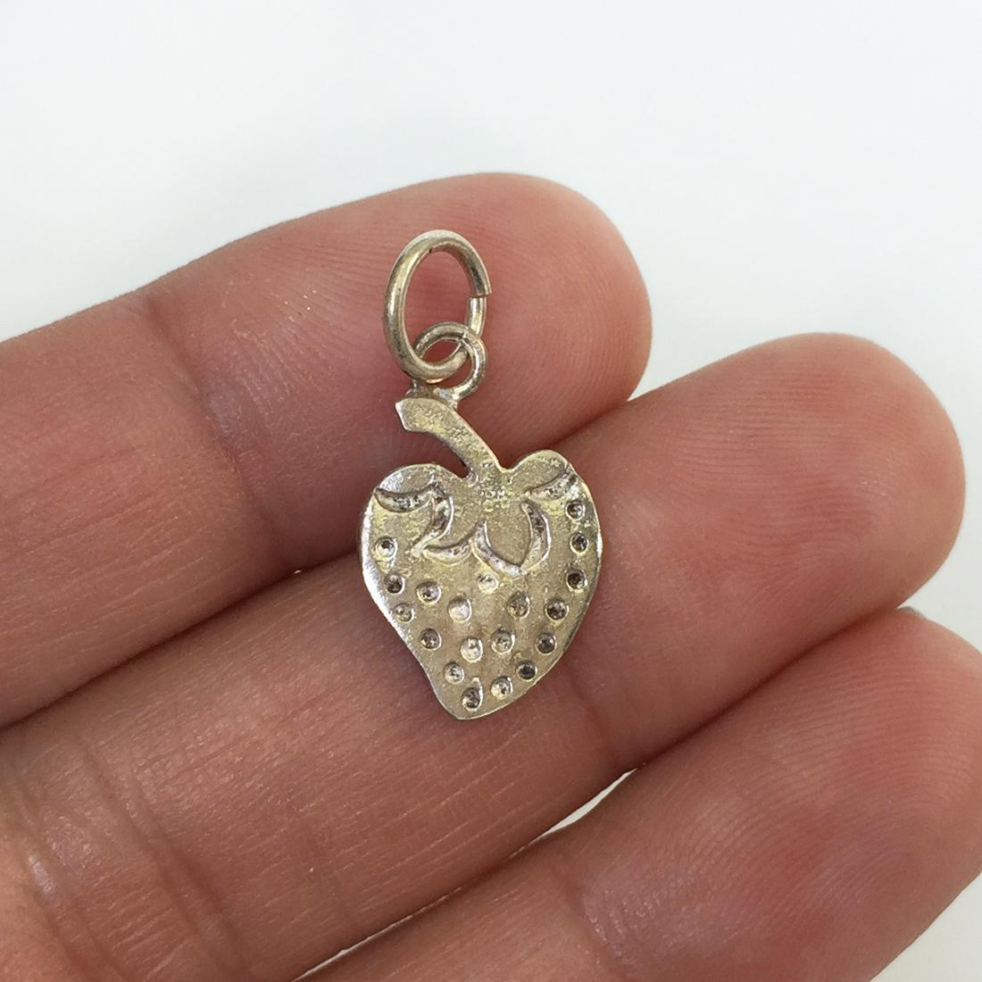 Sterling silver Strawberry pendant charm: Sterling silver Strawberry pendant charm. Weight 1.70 grams. Hallmarked 925. Length 1 inches with bail. Condition very good.