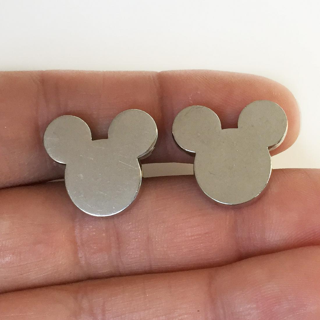 Silver tone Disney Mickey Mouse cufflinks (1 of 6)