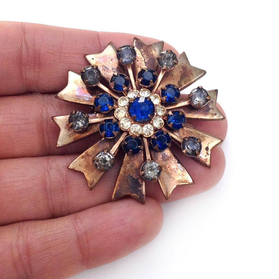 Gold tone Star Sun Rays brooch with crystals (1 of 3)