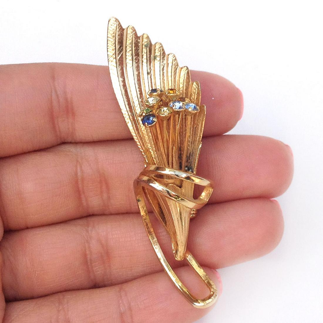 Vintage gold tone Flower Leaf crystals brooch (1 of 3)