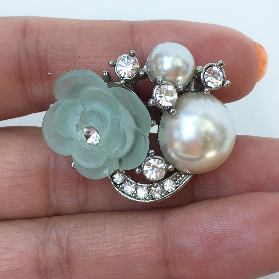 Silver tone crystals faux pearl flower cocktail ring (1 of 7)