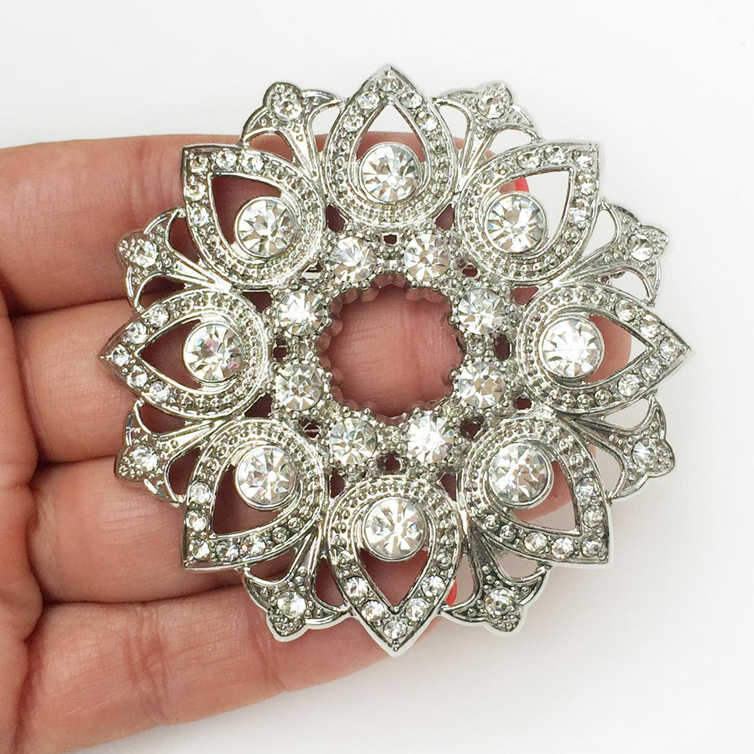 JACLYN SMITH Silver tone clear crystals large brooch (1 of 4)
