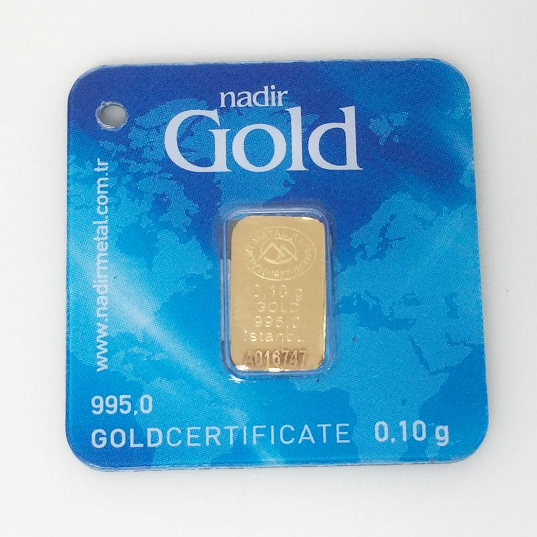 995.0 gold bar bullion 0.10 gram by NADIR GOLD: Collectible 995.0 gold bar bullion 0.10 gram produced by NADIR GOLD. Bar is sealed in it's own card and has its weight, Purity and unique individual number lasered on to the Gold bar.