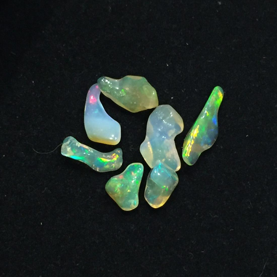 Lot of 7 uncut polished Ethiopian Welo opal, 5.50 cts: Lot of 7 uncut polished Ethiopian Welo opal, total weight 5.50 cts. Opal has very nice play of colors. Country of origin Ethiopia, Africa.