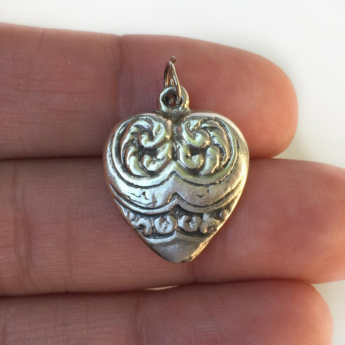 Vintage sterling silver textured heart pendant charm (1 of 3)