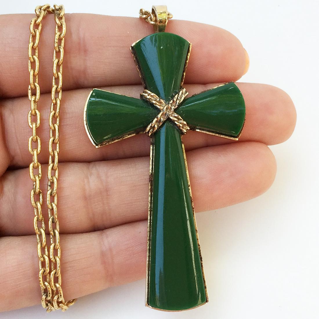 AVON Gold tone green jade color cross pendant necklace (1 of 4)