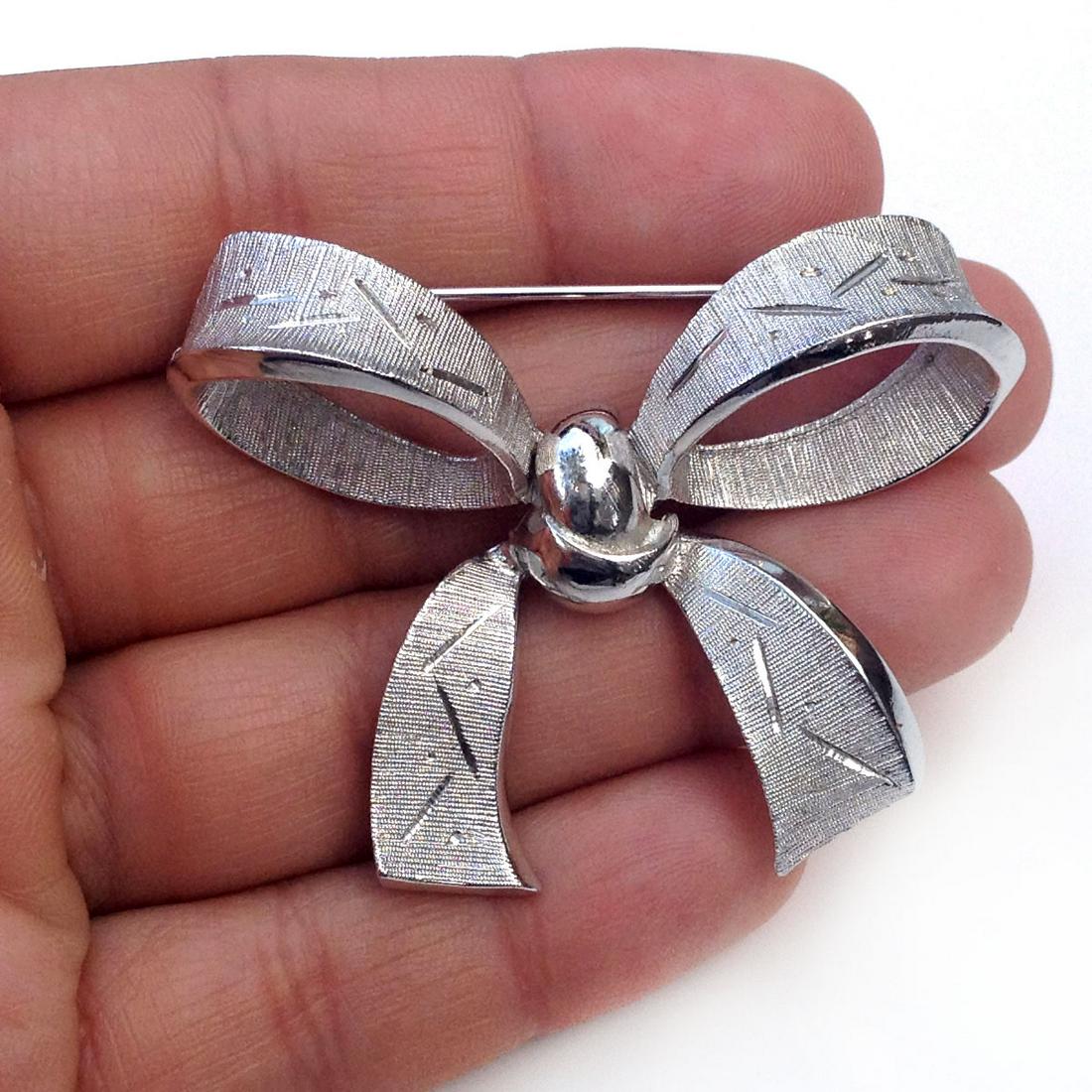 KRAMER Vintage silver tone Bow shape brooch, signed (1 of 3)