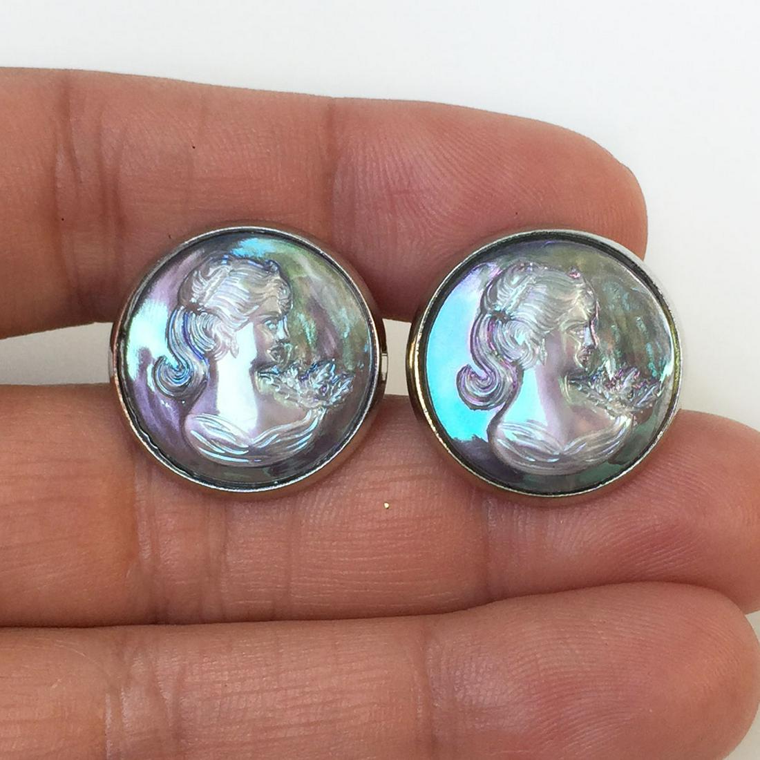 Silver tone iridescent gray Cameo round cufflinks (1 of 6)