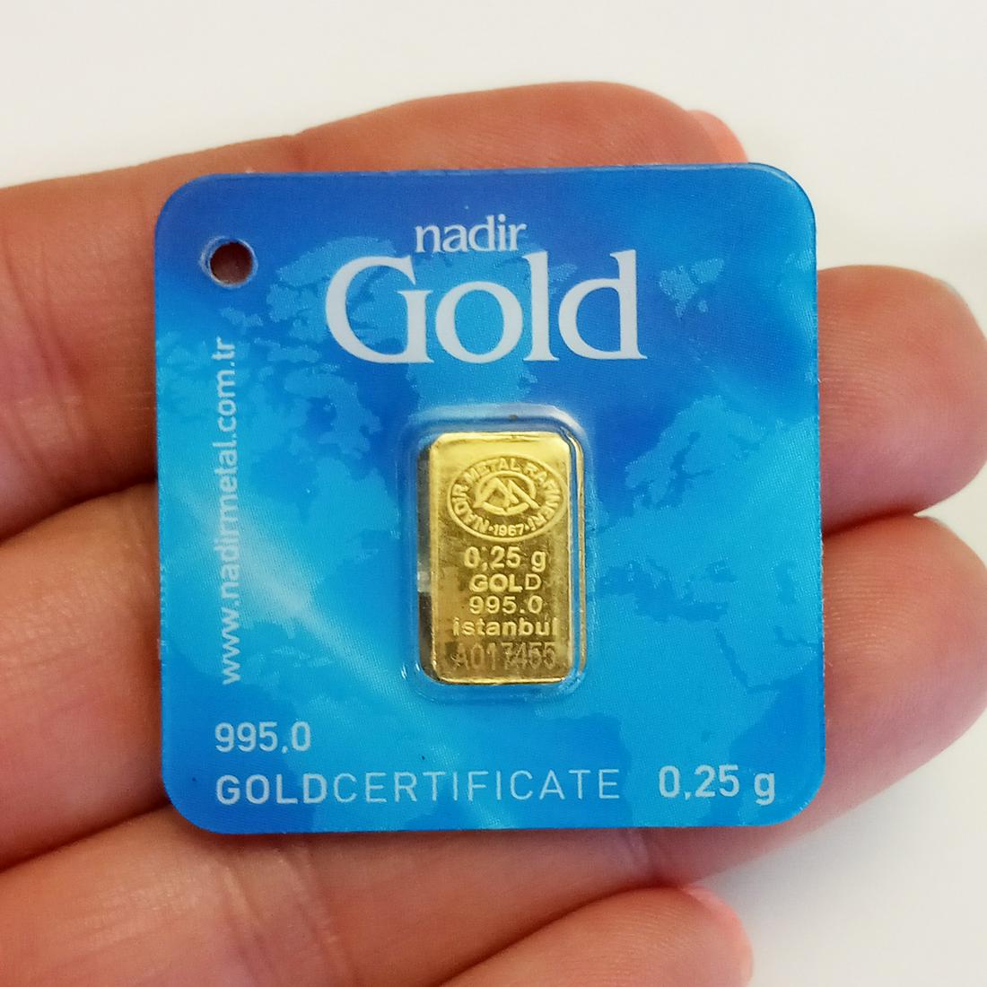 995.0 gold bar bullion 0.25 gram by NADIR GOLD: Collectible 995.0 gold bar bullion 0.25 gram produced by NADIR GOLD. Bar is sealed in it's own card and has its weight, Purity and unique individual number lasered on to the Gold bar.