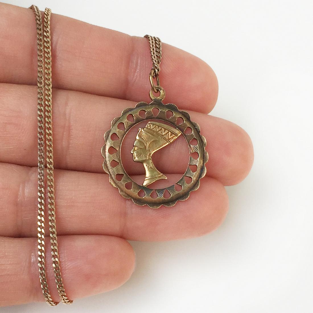 Gold tone Egypt Queen Nefertiti pendant chain necklace: Gold tone Egypt Queen Nefertiti pendant chain necklace. Pendant length 1 1/8 inches with bail, chain length 20 inches. Condition very good.