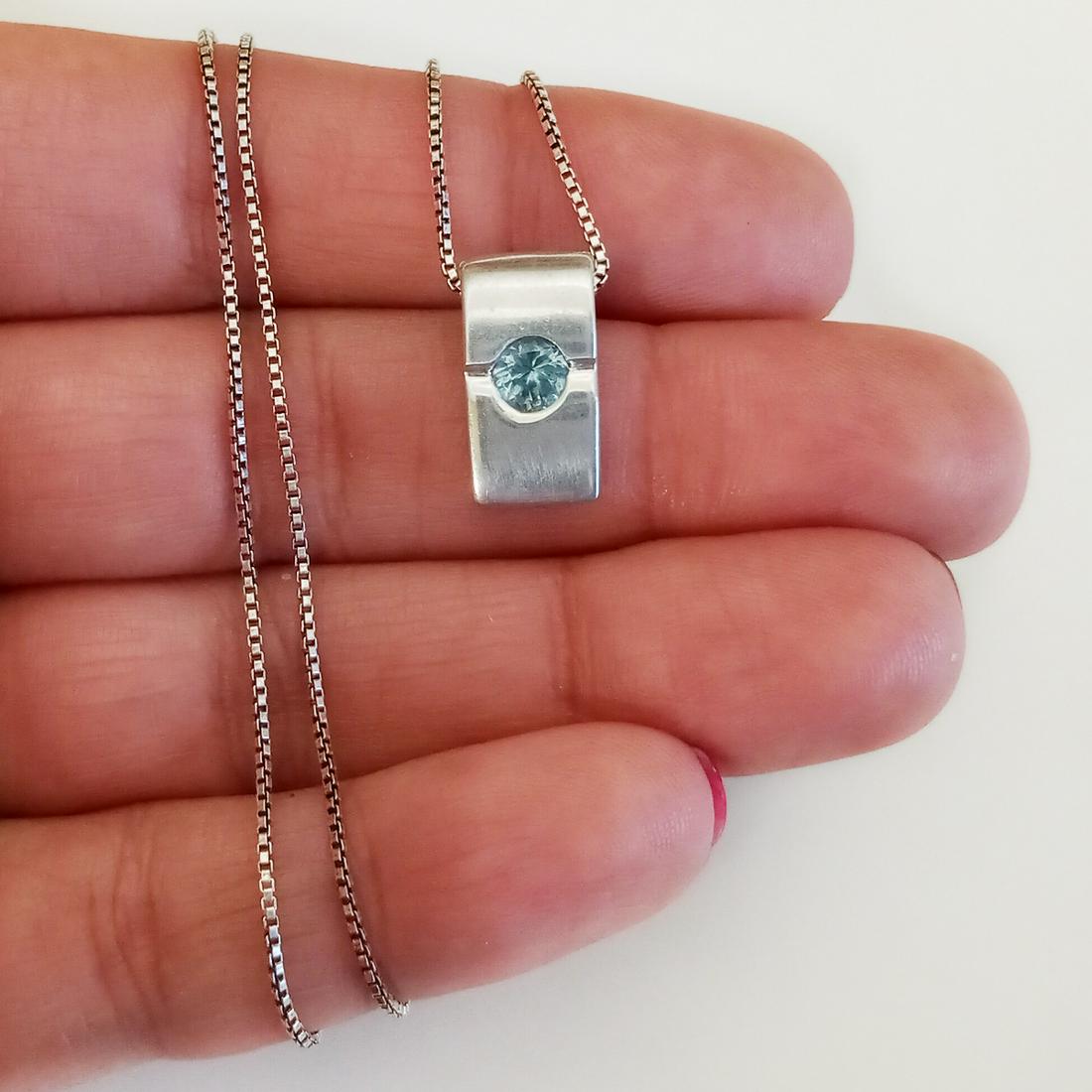 Sterling silver blue topaz color pendant, box chain (1 of 4)