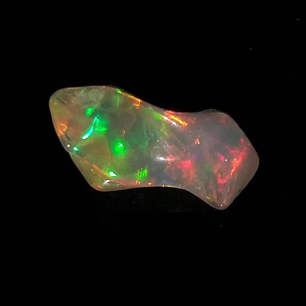 Uncut polished Ethiopian Welo opal, weight 2.22 cts: Uncut polished Ethiopian Welo opal, weight 2.22 cts. Measured approximately 14 mm x 8 mm x 7 mm. Opal has very nice play of colors. Country of origin Ethiopia, Africa.