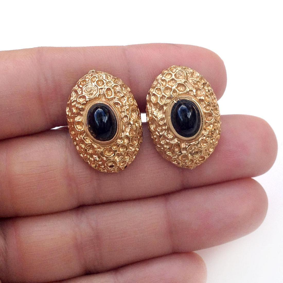 Vintage gold tone cufflinks with oval shape black onyx (1 of 3)