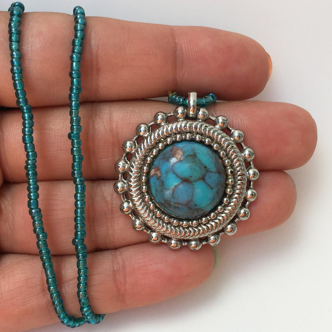 Silver tone turquoise color cab pendant beads necklace (1 of 4)