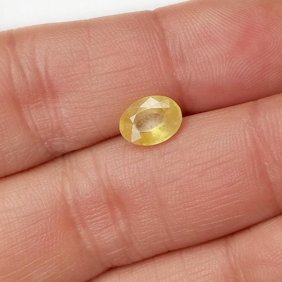 8x6 mm Oval shape faceted yellow sapphire, 1.63 cts (1 of 2)