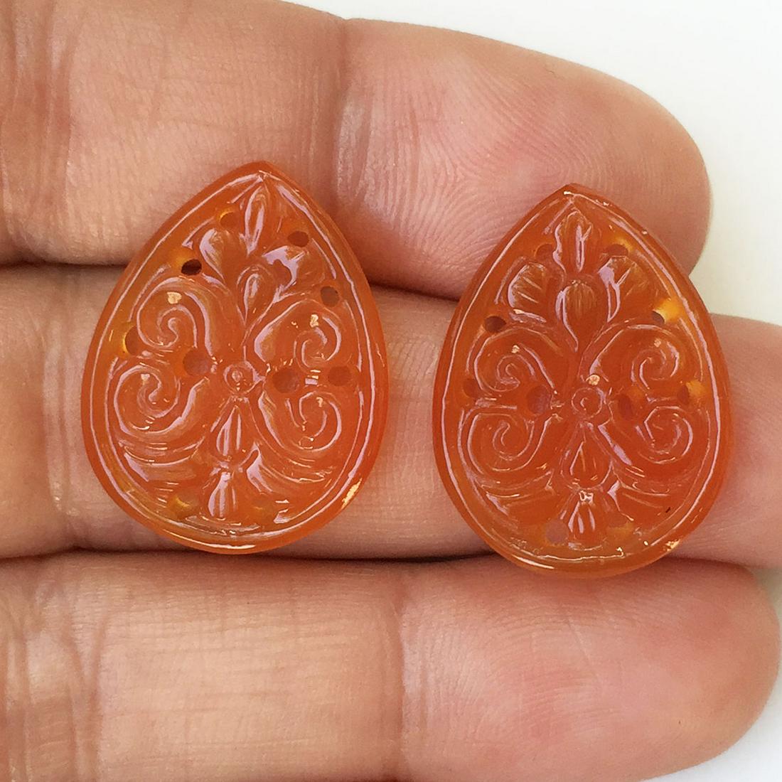 Pair of carved pear shape flat carnelian, 15.50 cts (1 of 3)