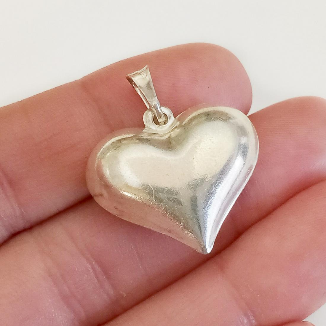 Sterling silver puffy Heart shape pendant: Sterling silver puffy Heart shape pendant. Weight 3.57 grams. Length 1 1/8 inches with bail. Hallmarked 925 Italy. Condition very good.