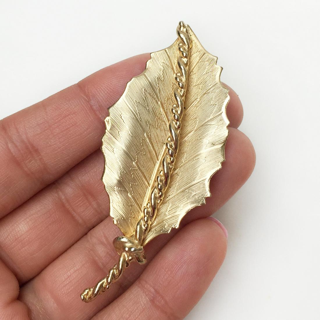 CORO Gold tone textured finish Leaf shape brooch: CORO Gold tone textured finish Leaf shape brooch, signed. Hallmarked Coro. Measured 2 5/8 x 1 1/8 inches. Condition very good.