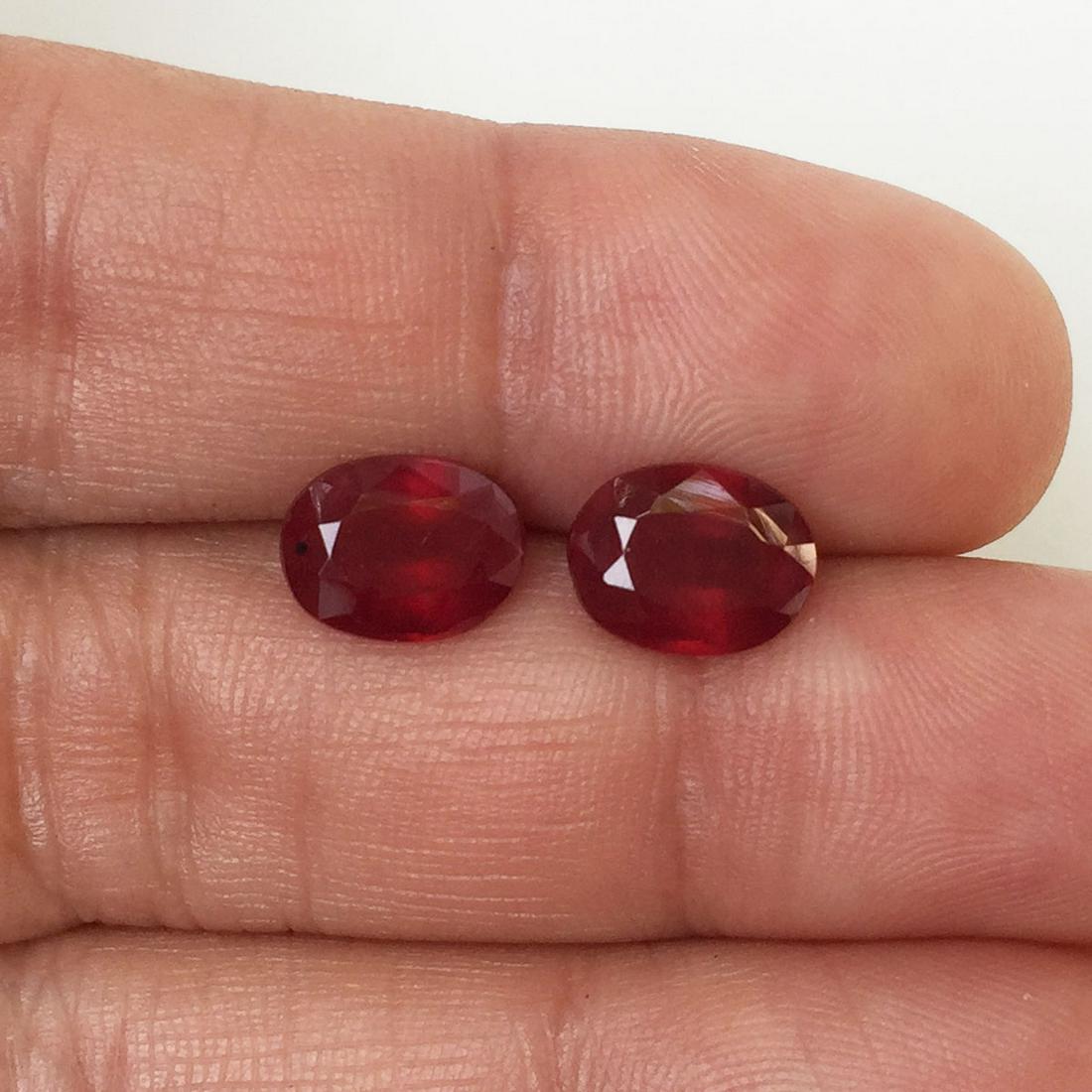 Pair of 9 x 7 mm oval shape faceted red ruby 5.28 cts (1 of 3)